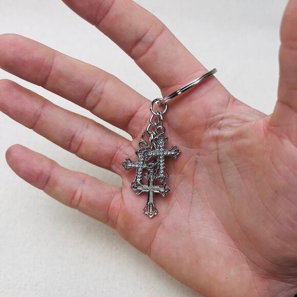 Y2k 2000s vintage style silver cross key chain - Picture 6 of 7